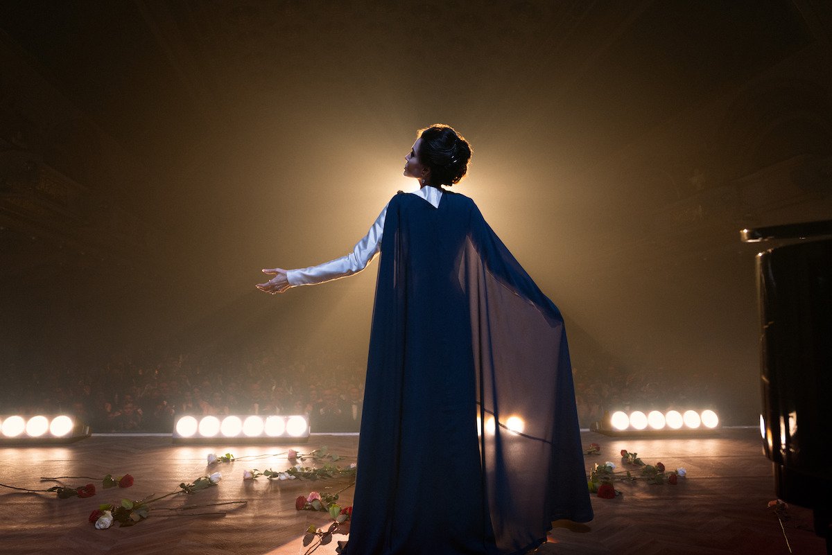 Angelia Jolie as Maria Callas performance on stage in netflix biopic by Pablo Larraín